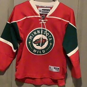 EUC Minnesota Wild Unisex Youth S/M Reebok Hockey jersey.